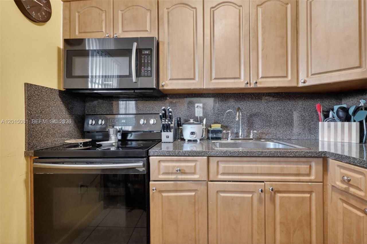 1755 W 60th St, Unit D301, Hialeah, FL 33012 Photo