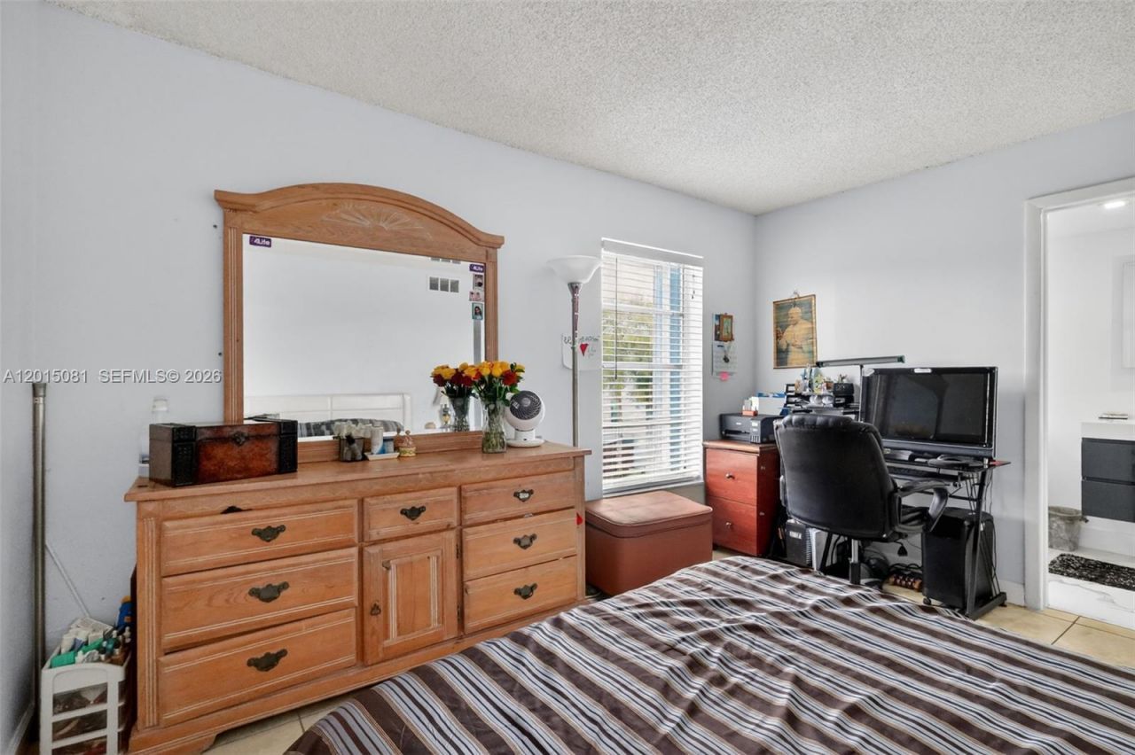 1755 W 60th St, Unit D301, Hialeah, FL 33012 Photo