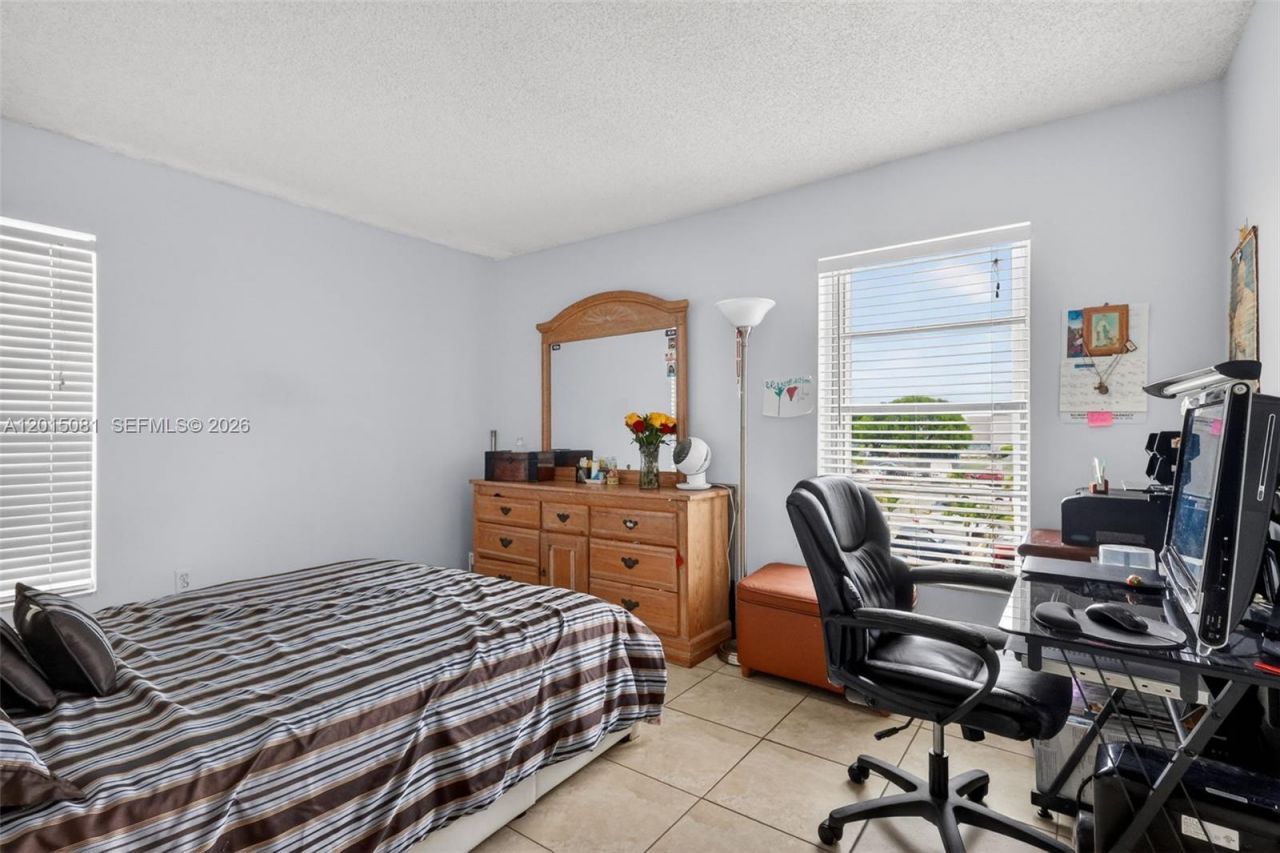 1755 W 60th St, Unit D301, Hialeah, FL 33012 Photo