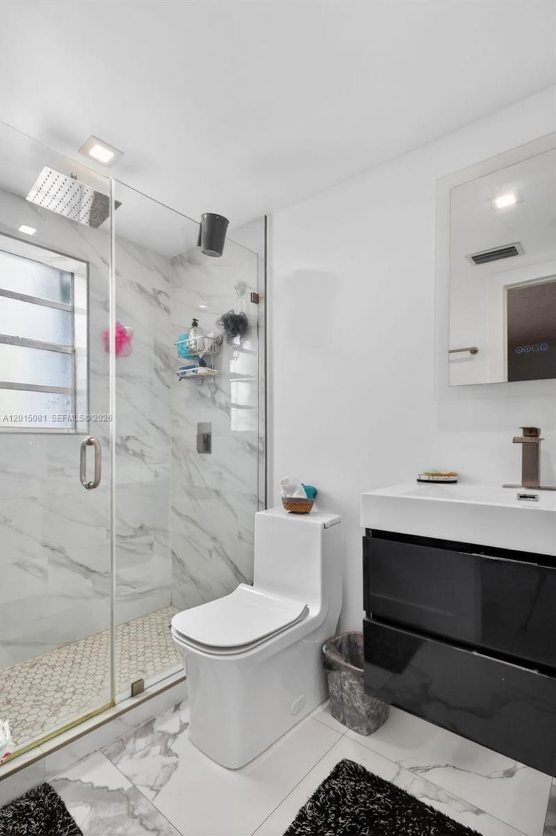 1755 W 60th St, Unit D301, Hialeah, FL 33012 Photo
