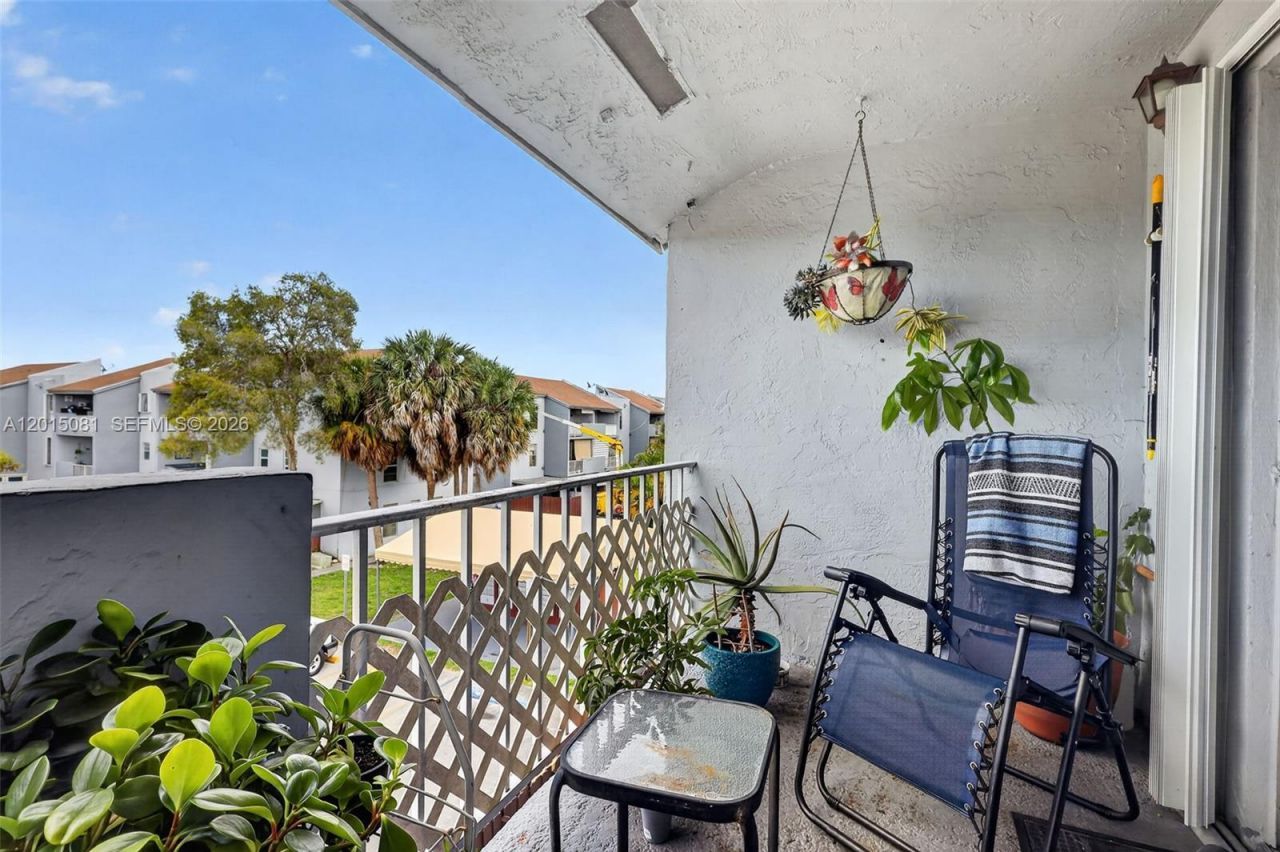 1755 W 60th St, Unit D301, Hialeah, FL 33012 Photo