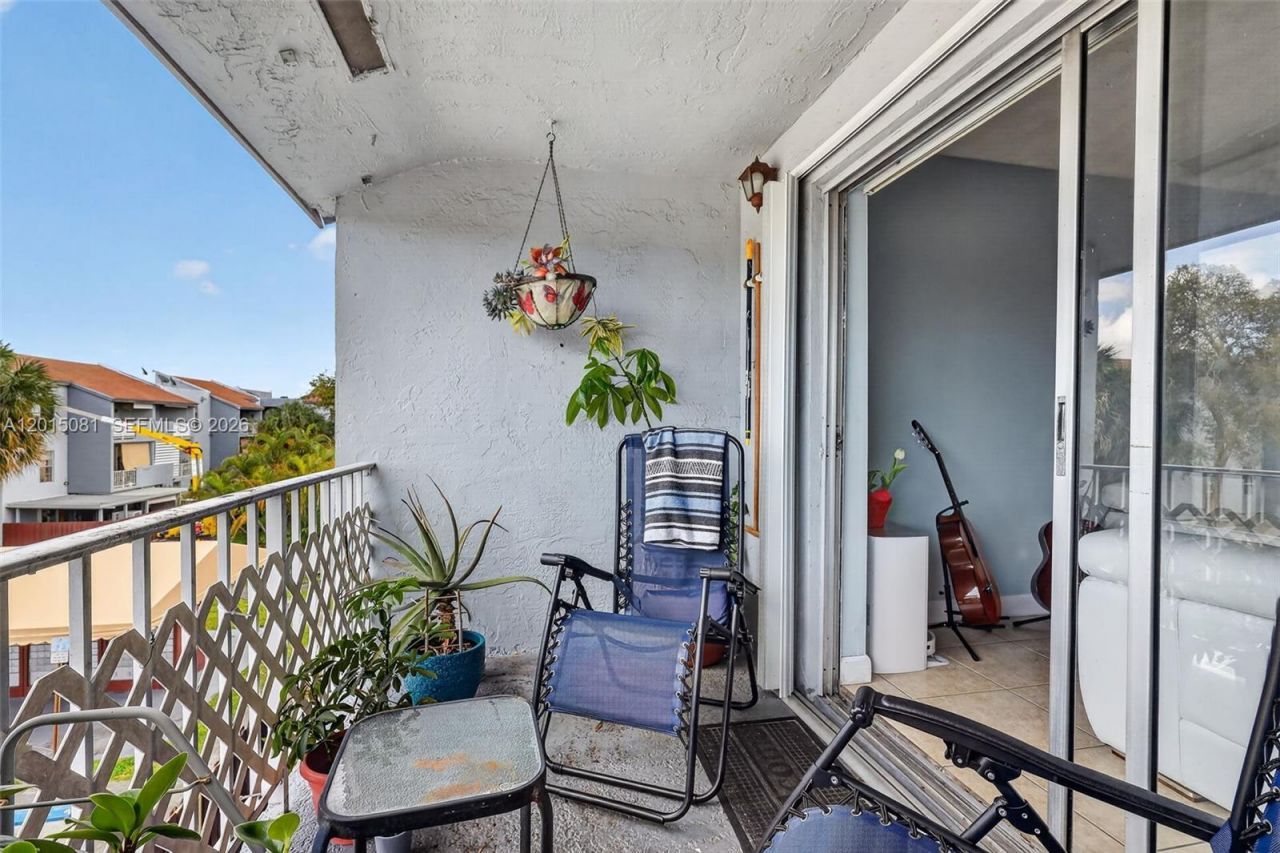 1755 W 60th St, Unit D301, Hialeah, FL 33012 Photo