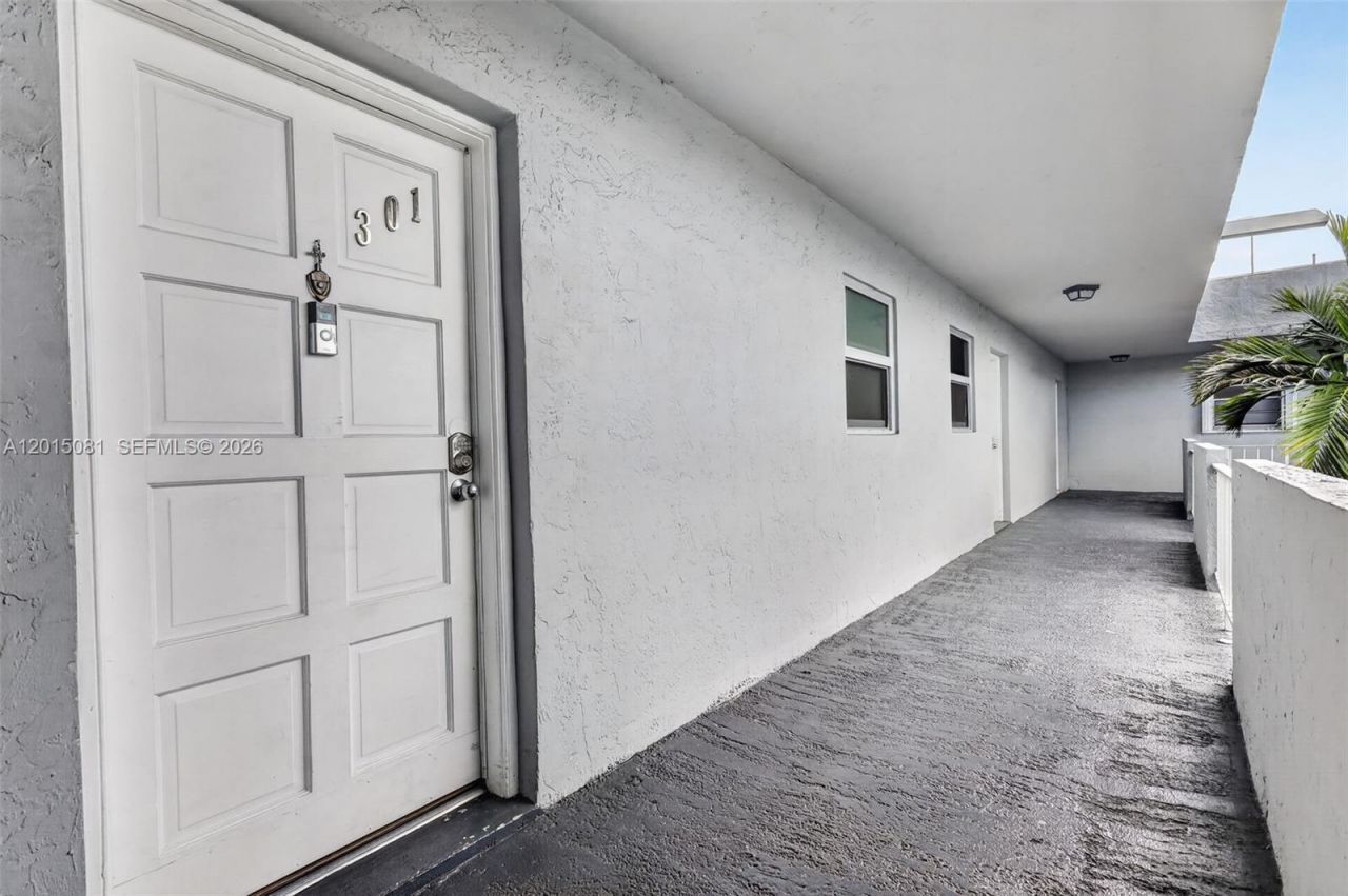 1755 W 60th St, Unit D301, Hialeah, FL 33012 Photo