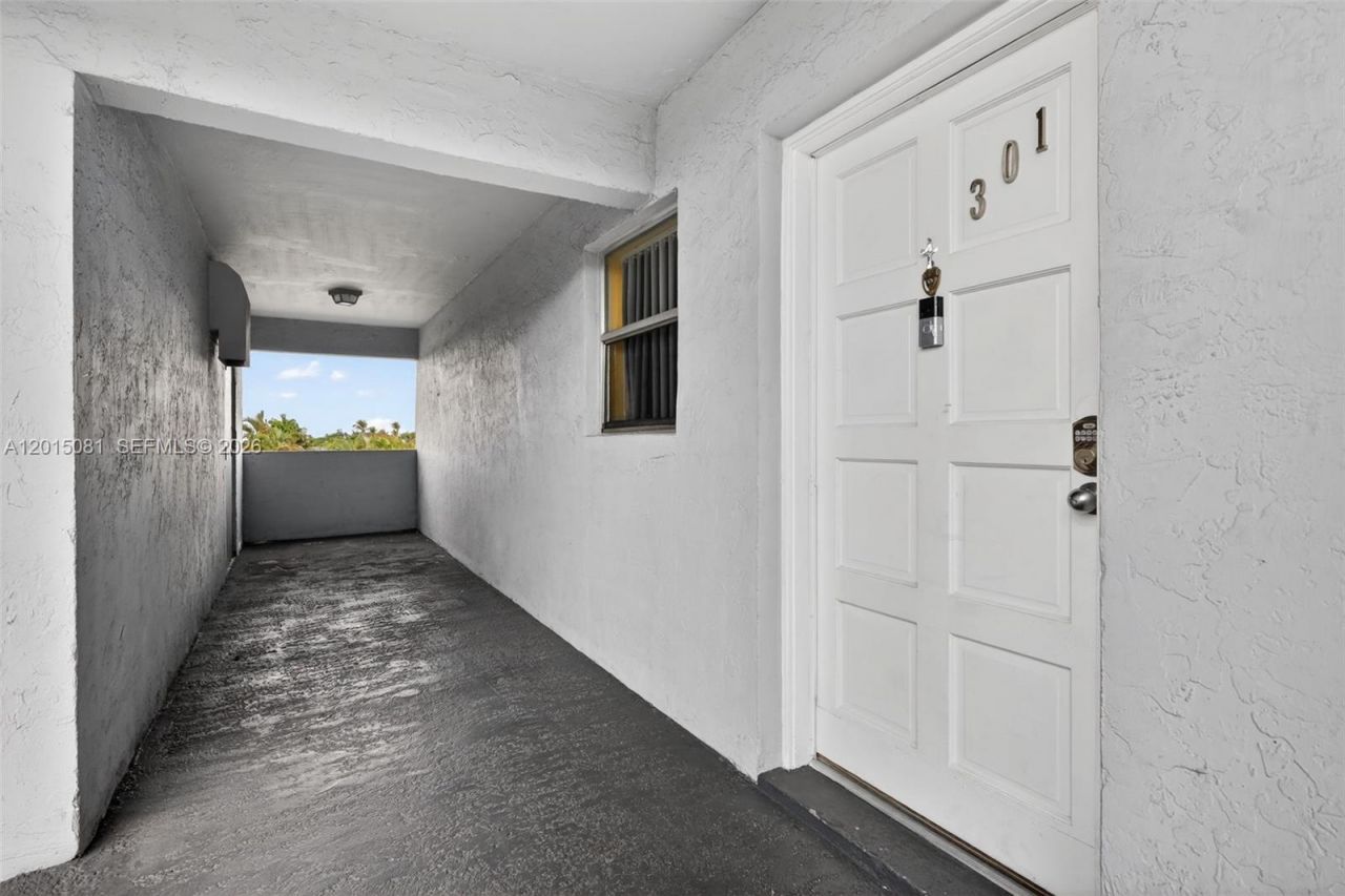 1755 W 60th St, Unit D301, Hialeah, FL 33012 Photo