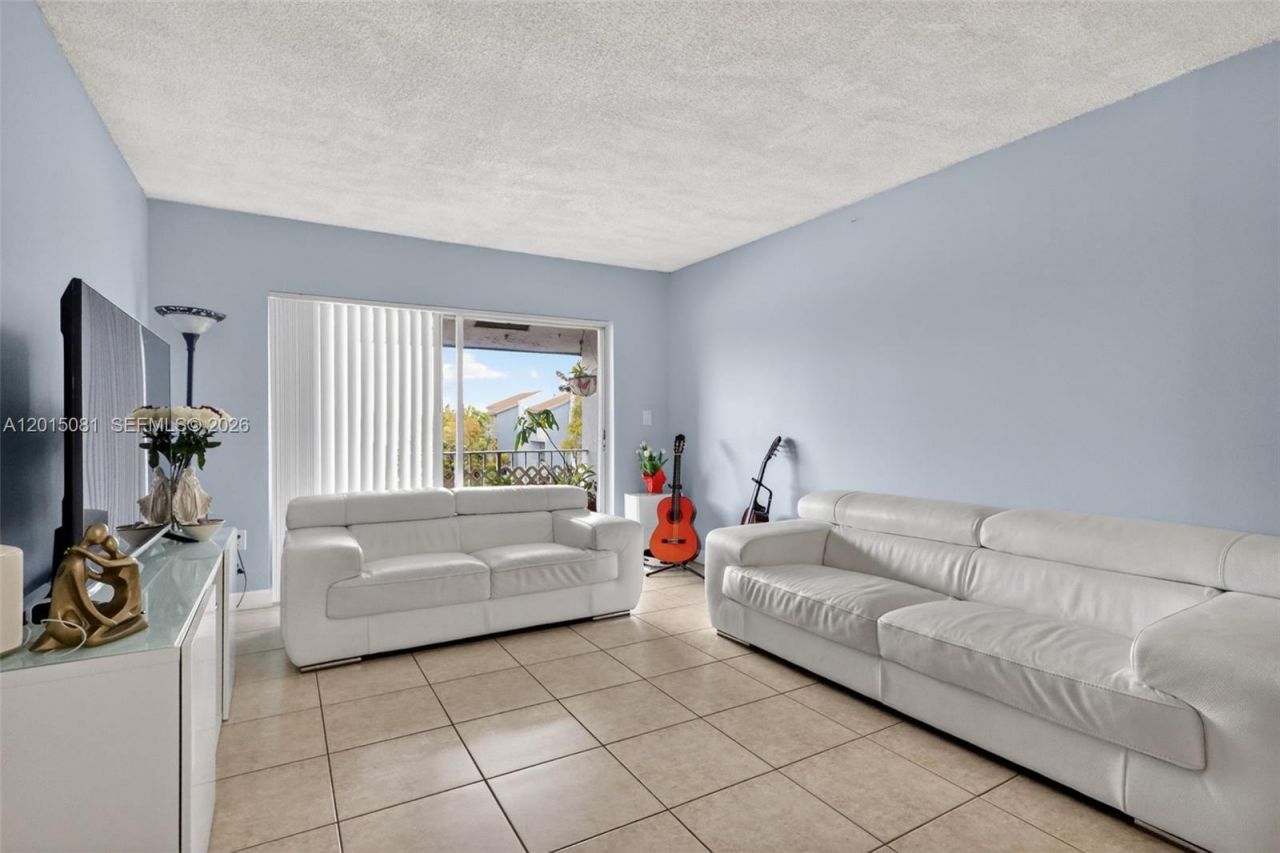 1755 W 60th St, Unit D301, Hialeah, FL 33012 Photo