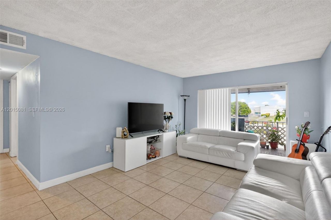 1755 W 60th St, Unit D301, Hialeah, FL 33012 Photo