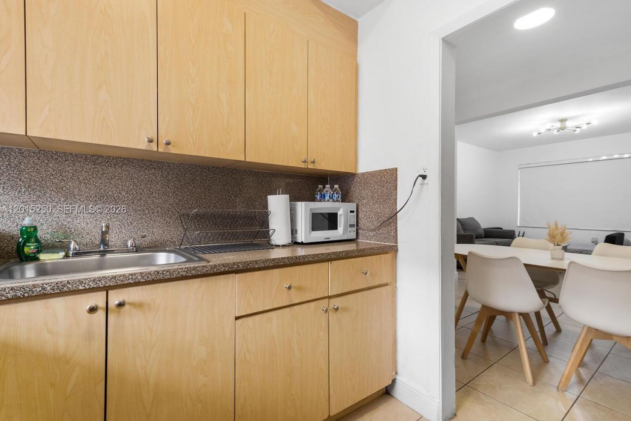 301 86th St, Unit 1, Miami Beach, FL 33141 Photo