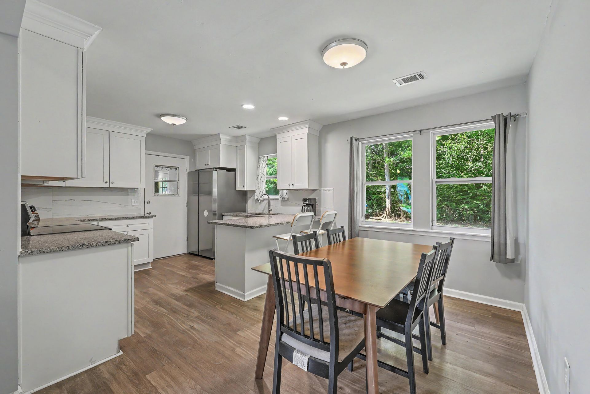 4421 Jenwood Street Photo 10