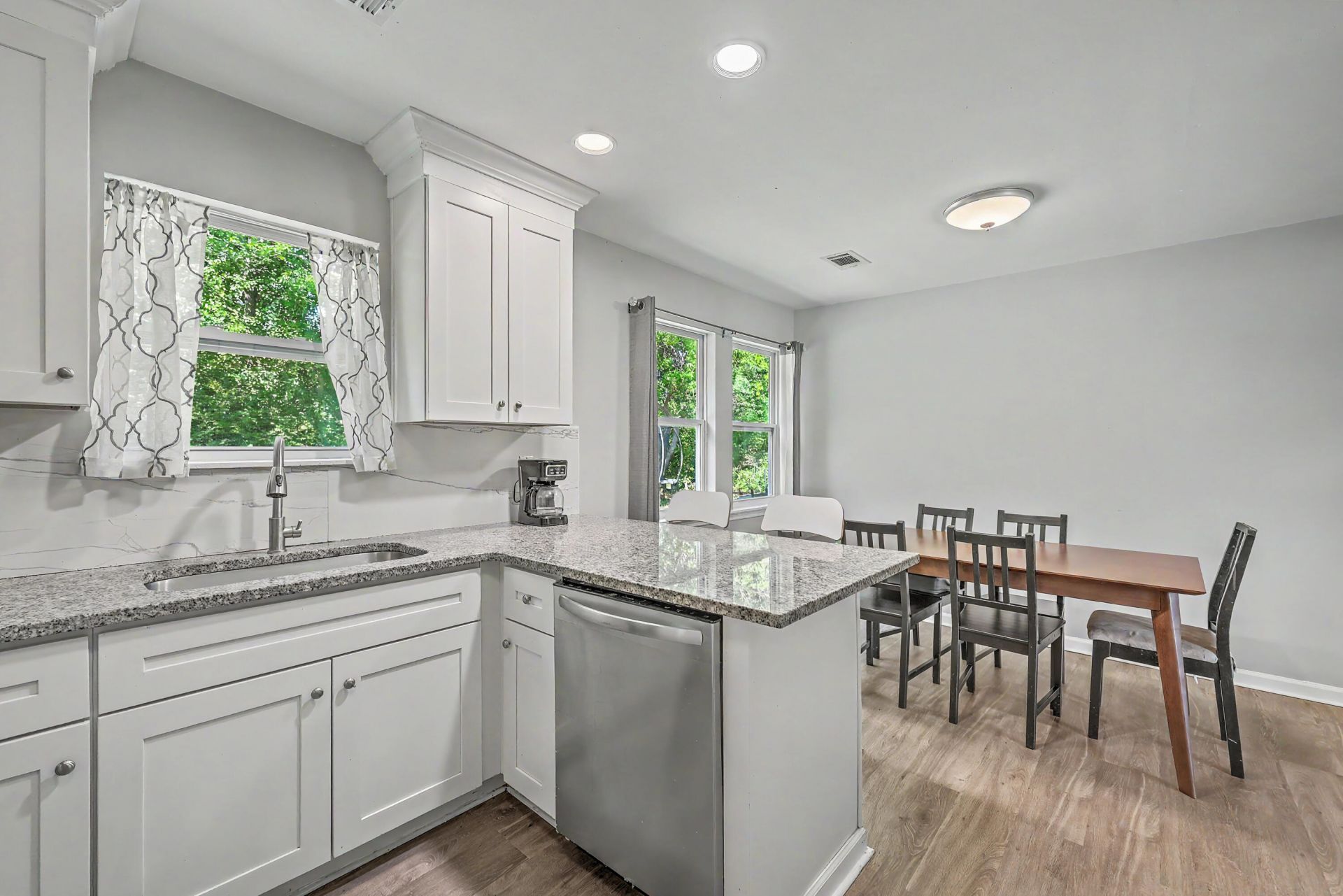 4421 Jenwood Street Photo 13