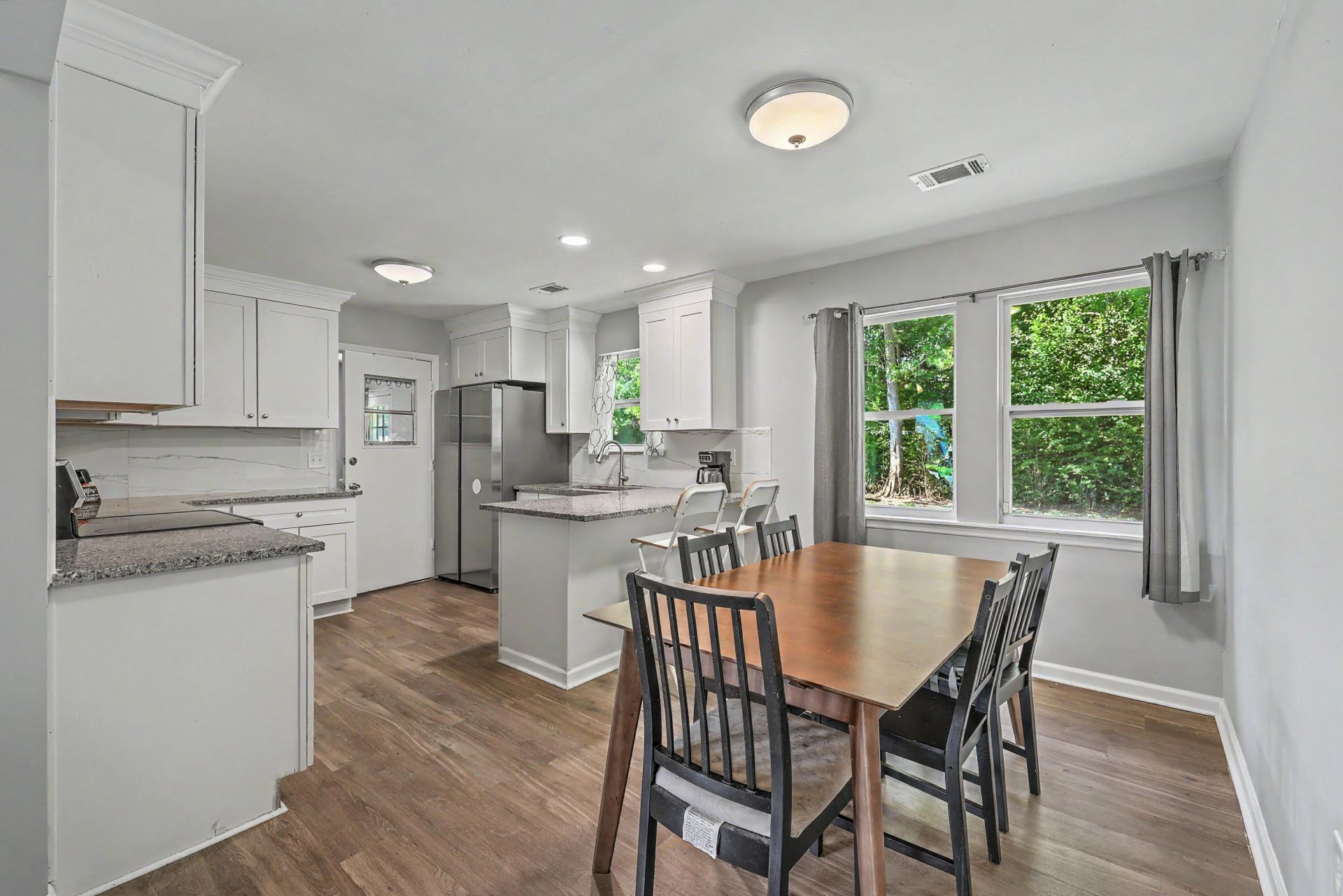 4421 Jenwood Street Photo 9