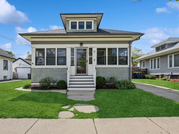 18 N Worth Avenue , Elgin, IL 60123