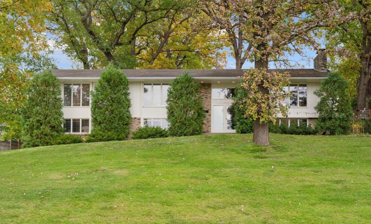 5717 View Lane Edina, MN 55436