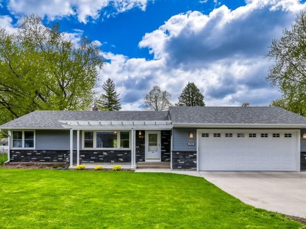 2904 Sheldon Street, Roseville, MN 55113