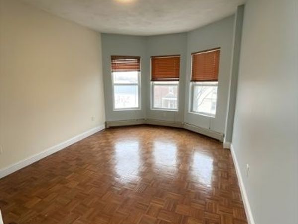 122 Berkshire Street, Unit 8(4B), Cambridge, MA 02141