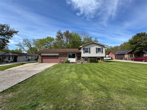 32520 Sutton Road, Chesterfield Twp, MI 48047