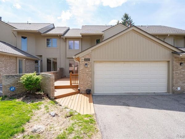 4343 Foxpointe Drive, West Bloomfield Twp, MI 48323