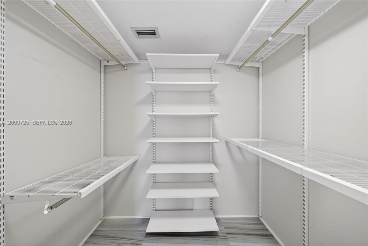3401 N Country Club Dr, Unit 812, Aventura, FL 33180 Photo