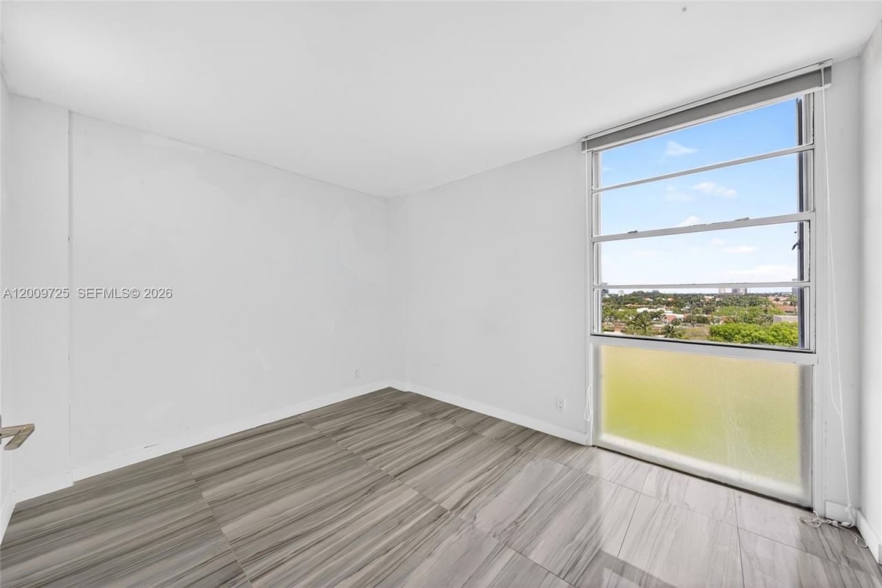 3401 N Country Club Dr, Unit 812, Aventura, FL 33180 Photo