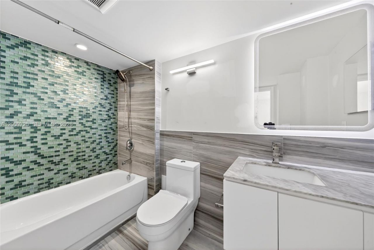 3401 N Country Club Dr, Unit 812, Aventura, FL 33180 Photo