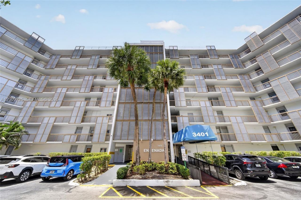 3401 N Country Club Dr, Unit 812, Aventura, FL 33180 Photo