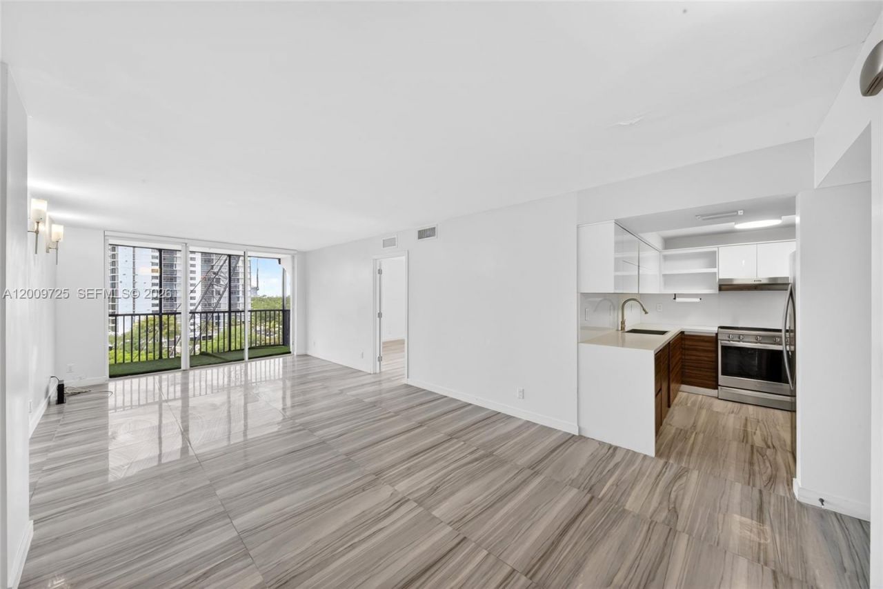 3401 N Country Club Dr, Unit 812, Aventura, FL 33180 Photo