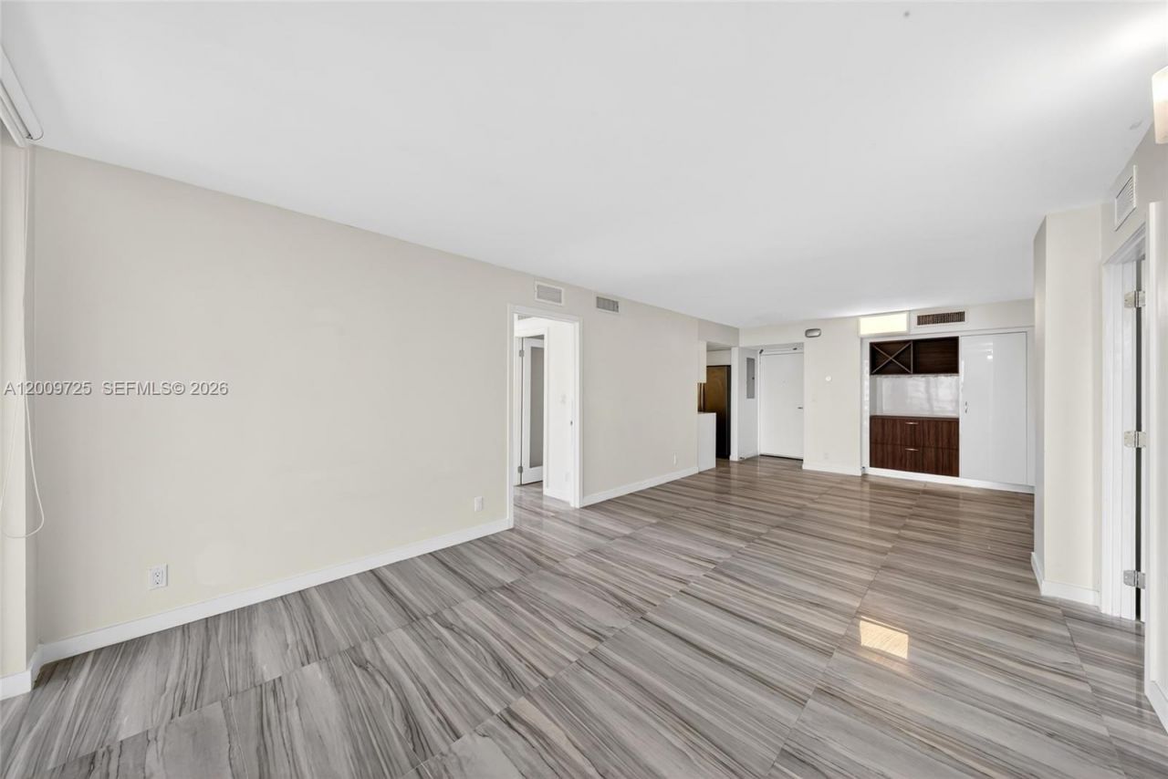 3401 N Country Club Dr, Unit 812, Aventura, FL 33180 Photo