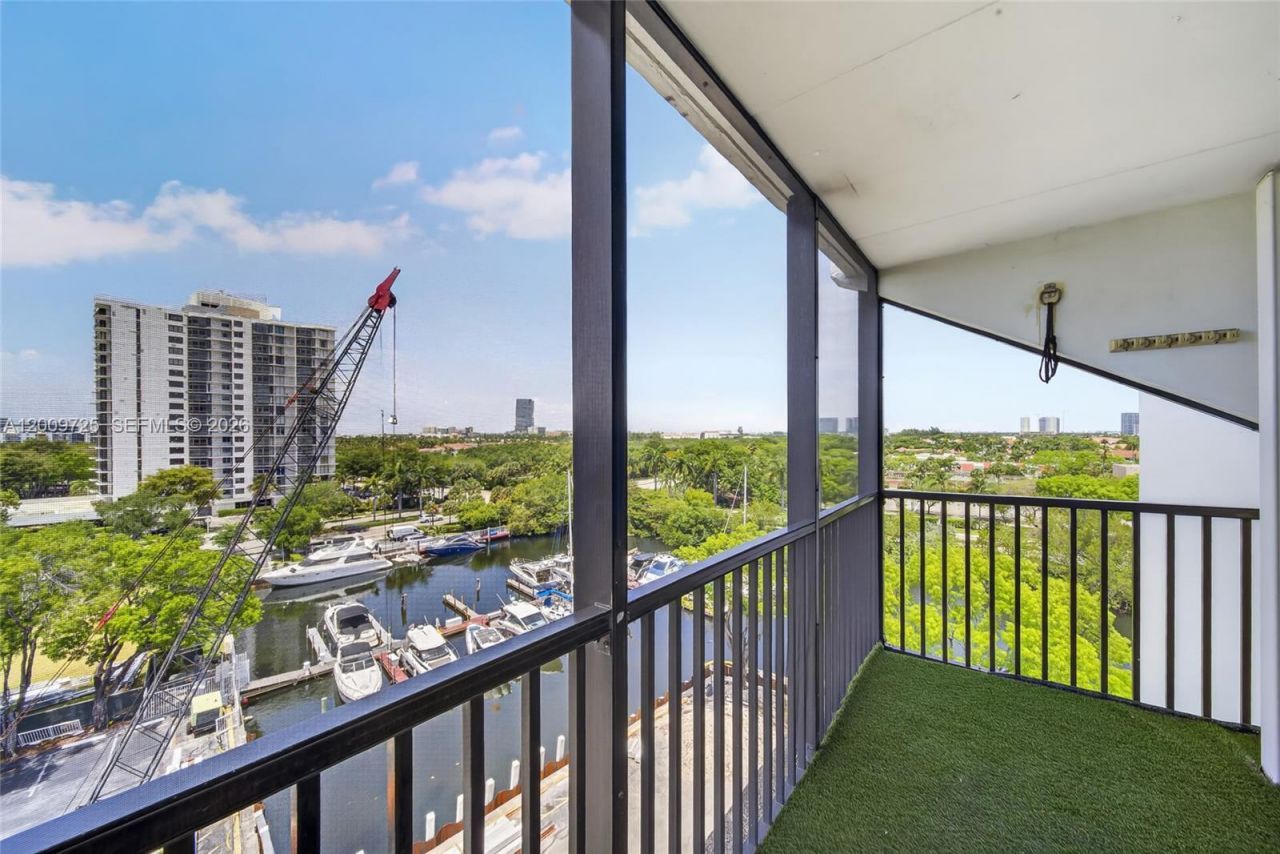 3401 N Country Club Dr, Unit 812, Aventura, FL 33180 Photo