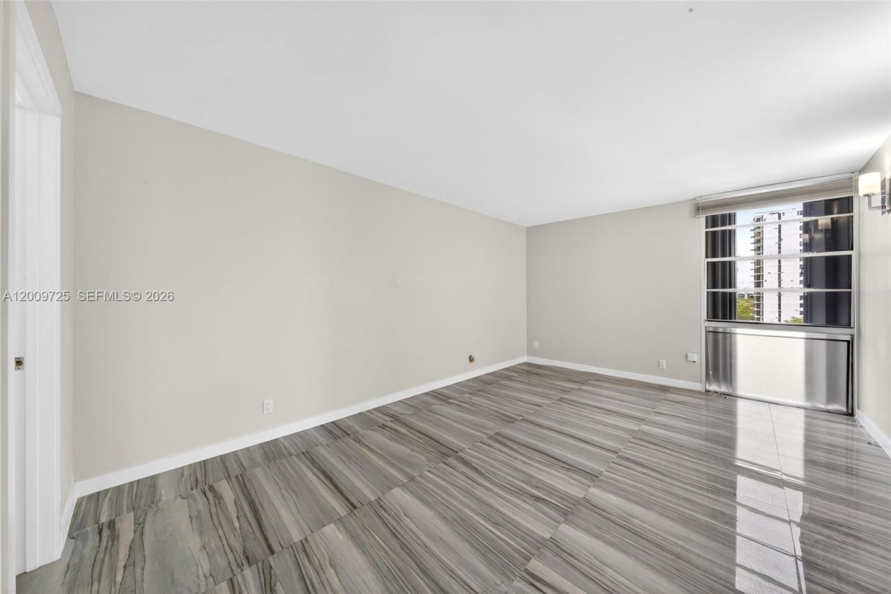 3401 N Country Club Dr, Unit 812, Aventura, FL 33180 Photo