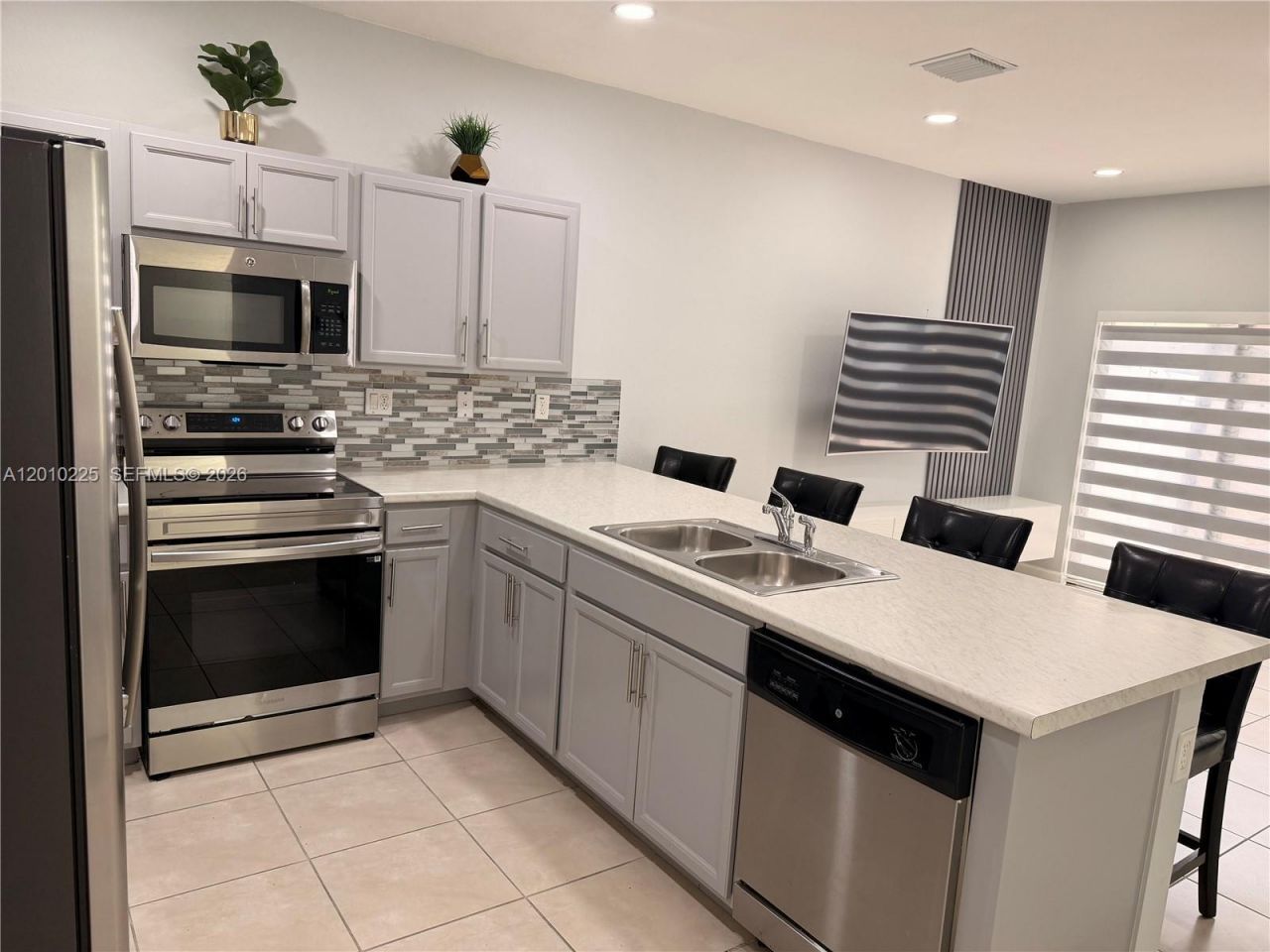 9330 W 33rd Ave , Hialeah, FL 33018 Photo