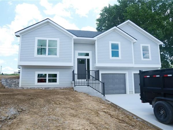 1903 NW Washam Court, Grain Valley, MO 64029