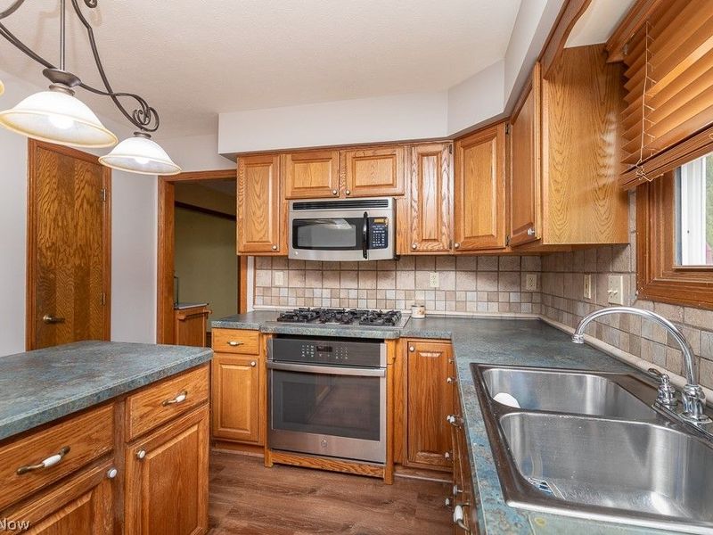 595 Montgomery Drive, Brunswick, OH 44212 Photo 3