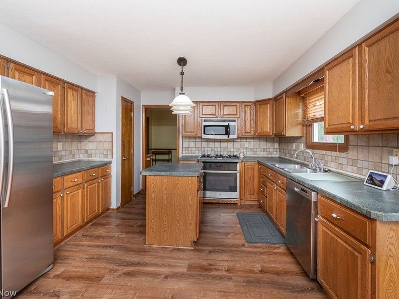 595 Montgomery Drive, Brunswick, OH 44212 Photo 6
