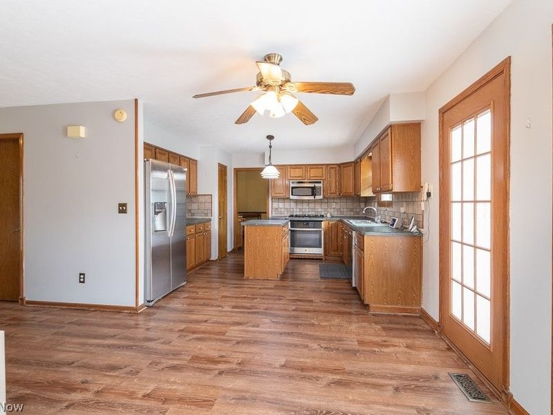 595 Montgomery Drive, Brunswick, OH 44212 Photo 8