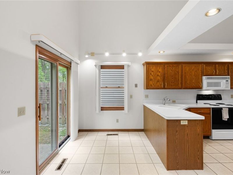 22445 Christopher Court , Strongsville, OH 44149 Photo 11