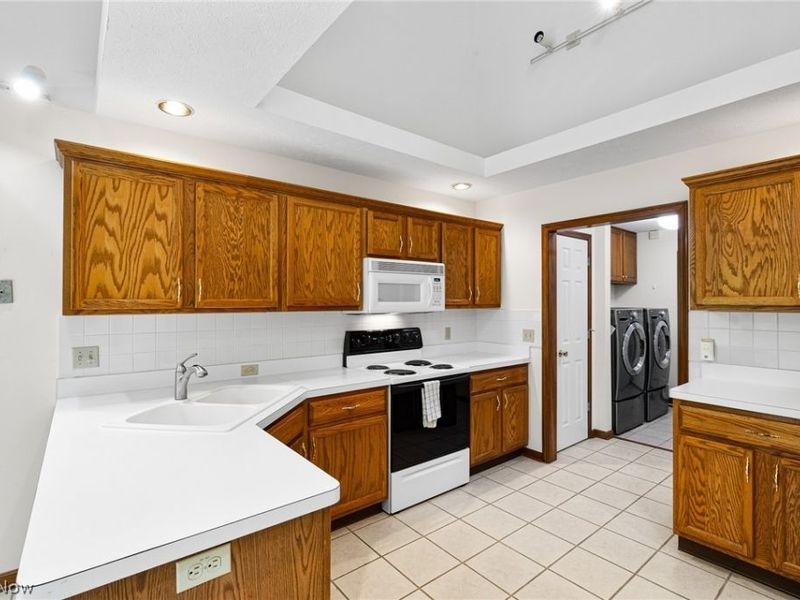 22445 Christopher Court , Strongsville, OH 44149 Photo 8