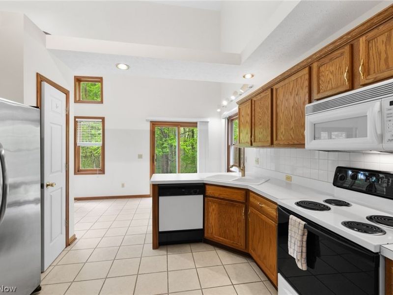 22445 Christopher Court , Strongsville, OH 44149 Photo 9