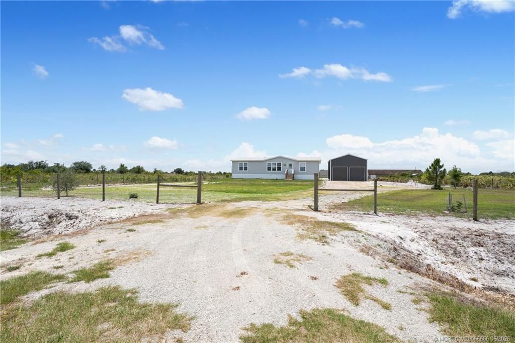 18714 NW 254th Street, Okeechobee, FL 34972 Photo
