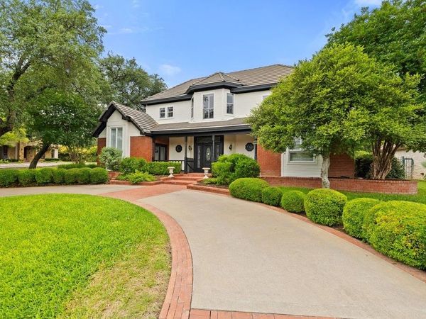 33 Cottondale RD, The Hills, TX 78738