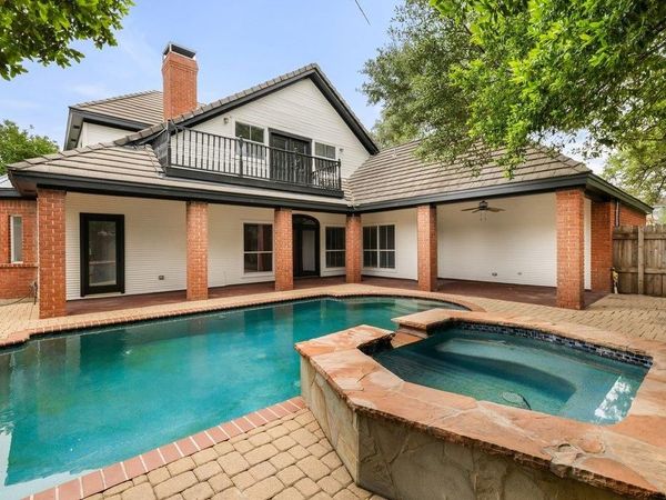 33 Cottondale RD, The Hills, TX 78738