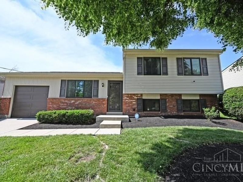 1426 Hazelgrove Drive, Springfield Twp., OH 45240 Photo 1