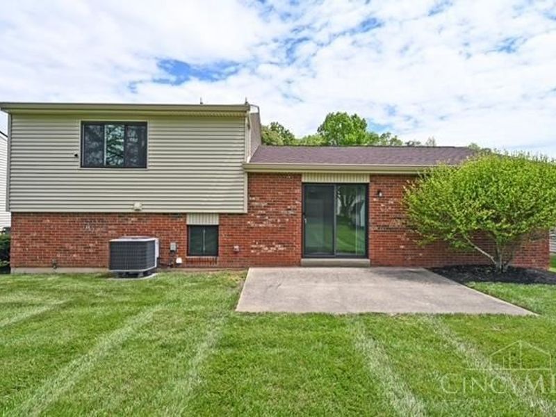 1426 Hazelgrove Drive, Springfield Twp., OH 45240 Photo 2