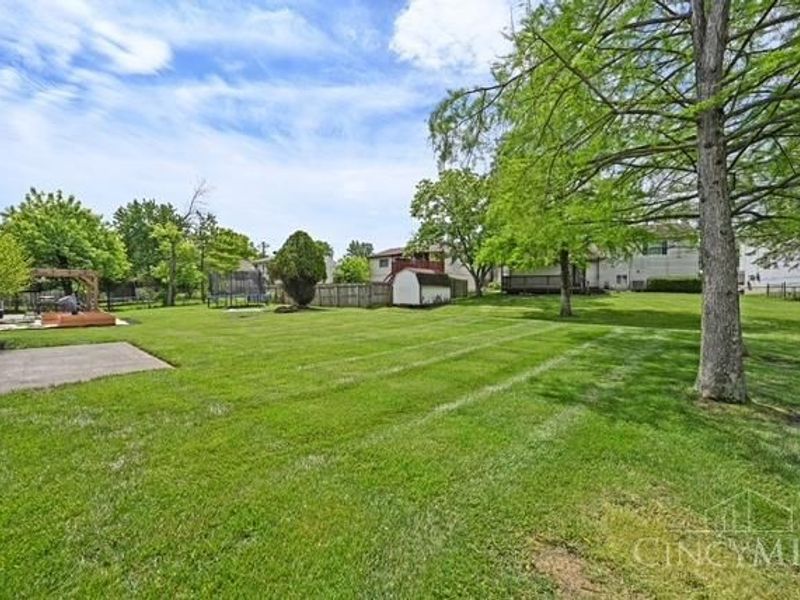 1426 Hazelgrove Drive, Springfield Twp., OH 45240 Photo 8