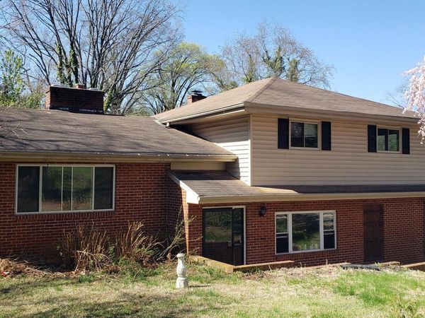 6936 Plantation RD , Roanoke, VA 24019