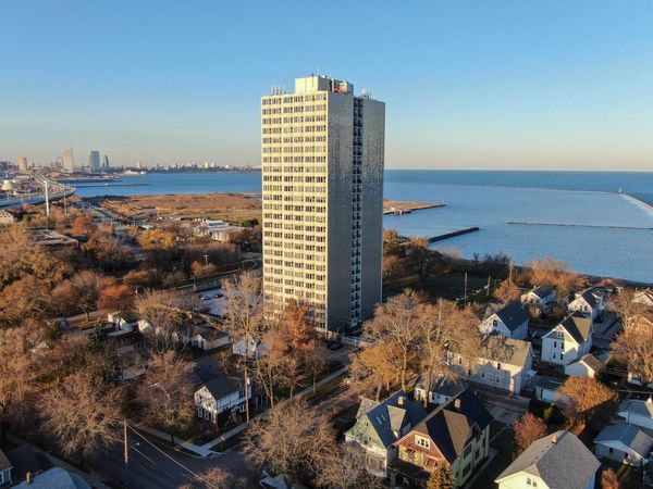 2525 Shore DRIVE, Unit 5F, Milwaukee, WI 53207