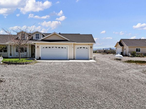 60 Hawk View Road, Wellington, NV 89444