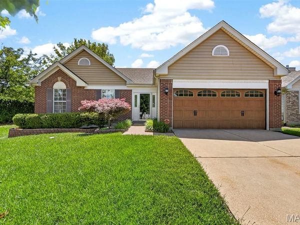 385 Birchwood Crossing Lane, Maryland Heights, MO 63043