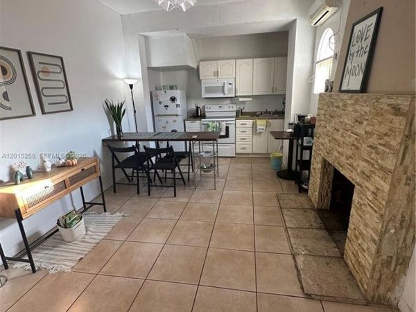 1678 SW 11th St, Unit Studio, Miami, FL 33135