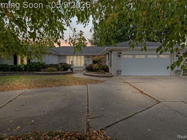 38219 Santa Anna Street, Clinton Twp, MI 48036