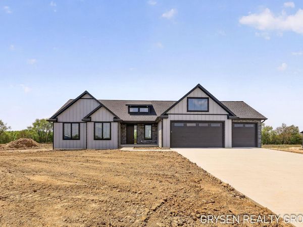 8561 Bosque Drive SE, Caledonia, MI 49316