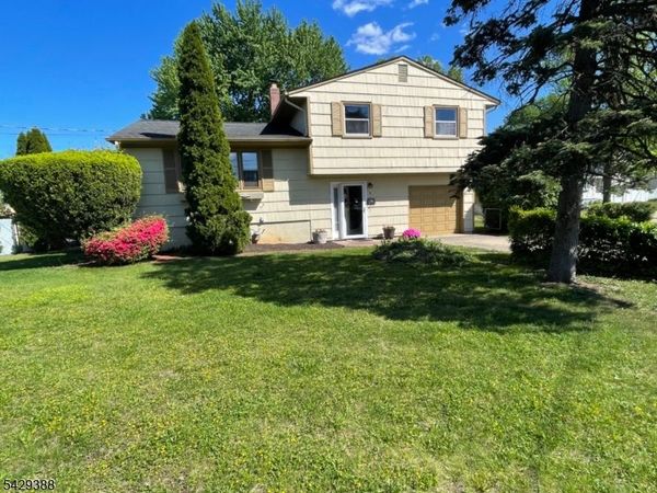 2 Moryan Rd, Edison, NJ 08817